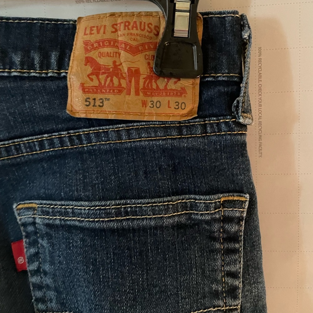 Men’s Levi’s 30x30  straight leg medium wash. Worn by teenager for short time